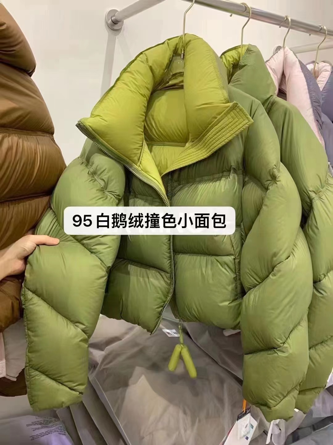 95白鹅绒面包羽绒服绿色